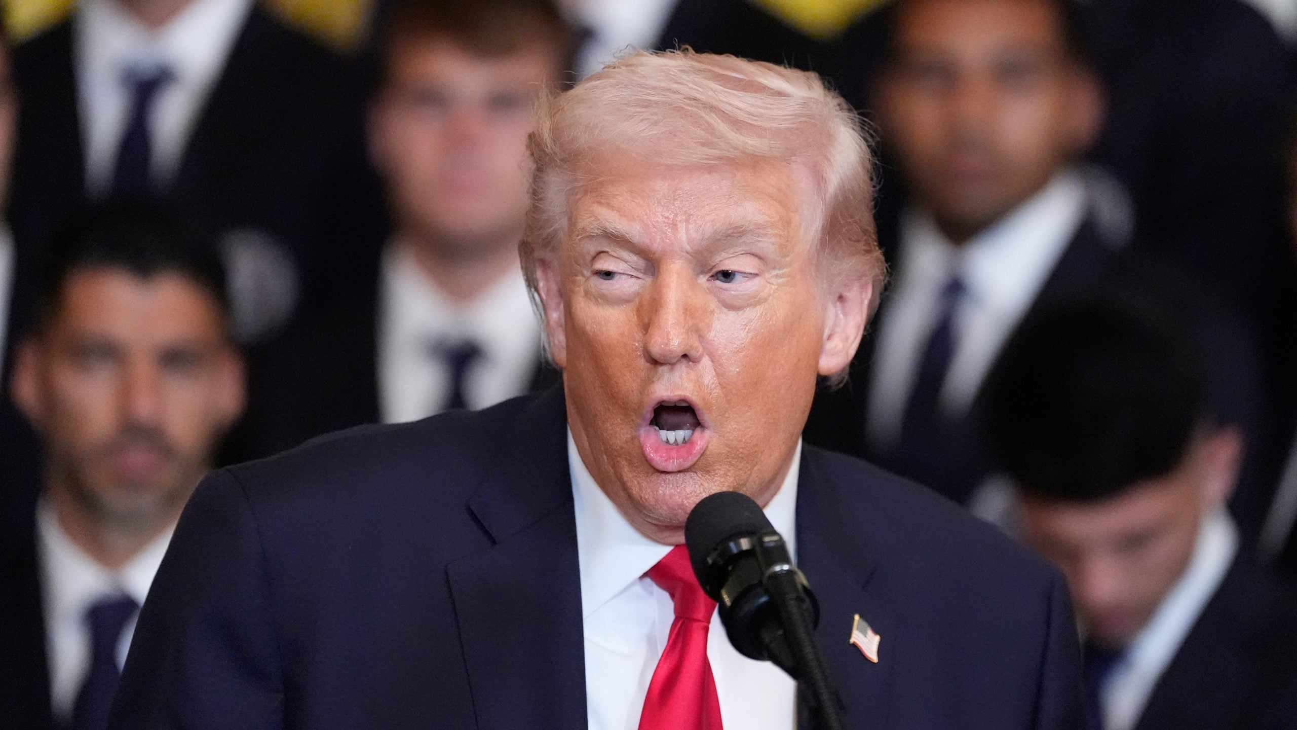 Ντόναλντ Τραμπ: Σκέφτεται έντονα την αποχώρηση από το ΝΑΤΟ