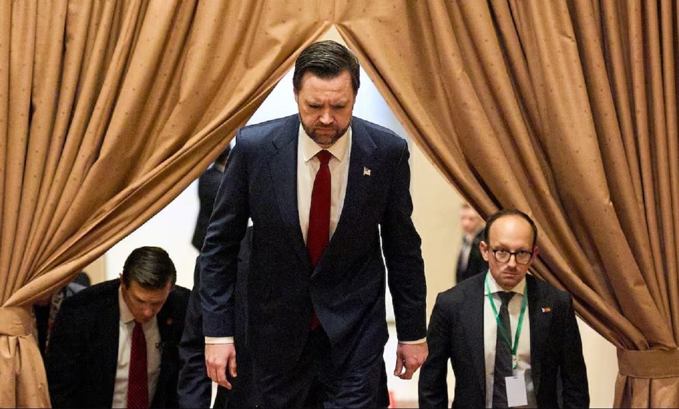 Αεροπλάνα φορτωμένα με διαπραγματευτές και λίγος χρόνος: Οι 21 ώρες διαβουλεύσεων ΗΠΑ–Ιράν