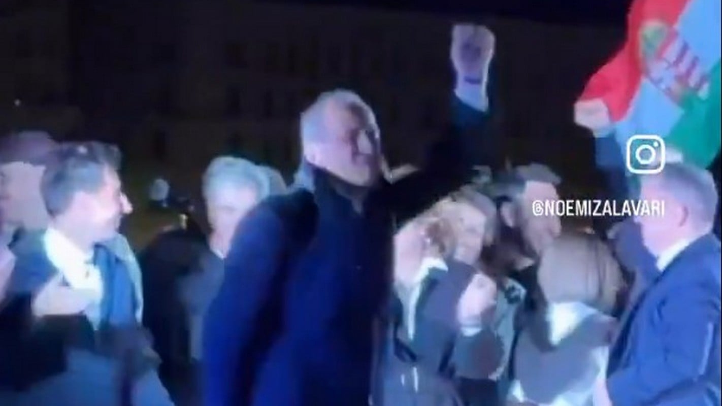 Ουγγαρία: Ο χορός του υποψήφιου υπουργού Υγείας έγινε viral μετά τη νίκη του Μάγιαρ στις εκλογές – Δείτε το βίντεο