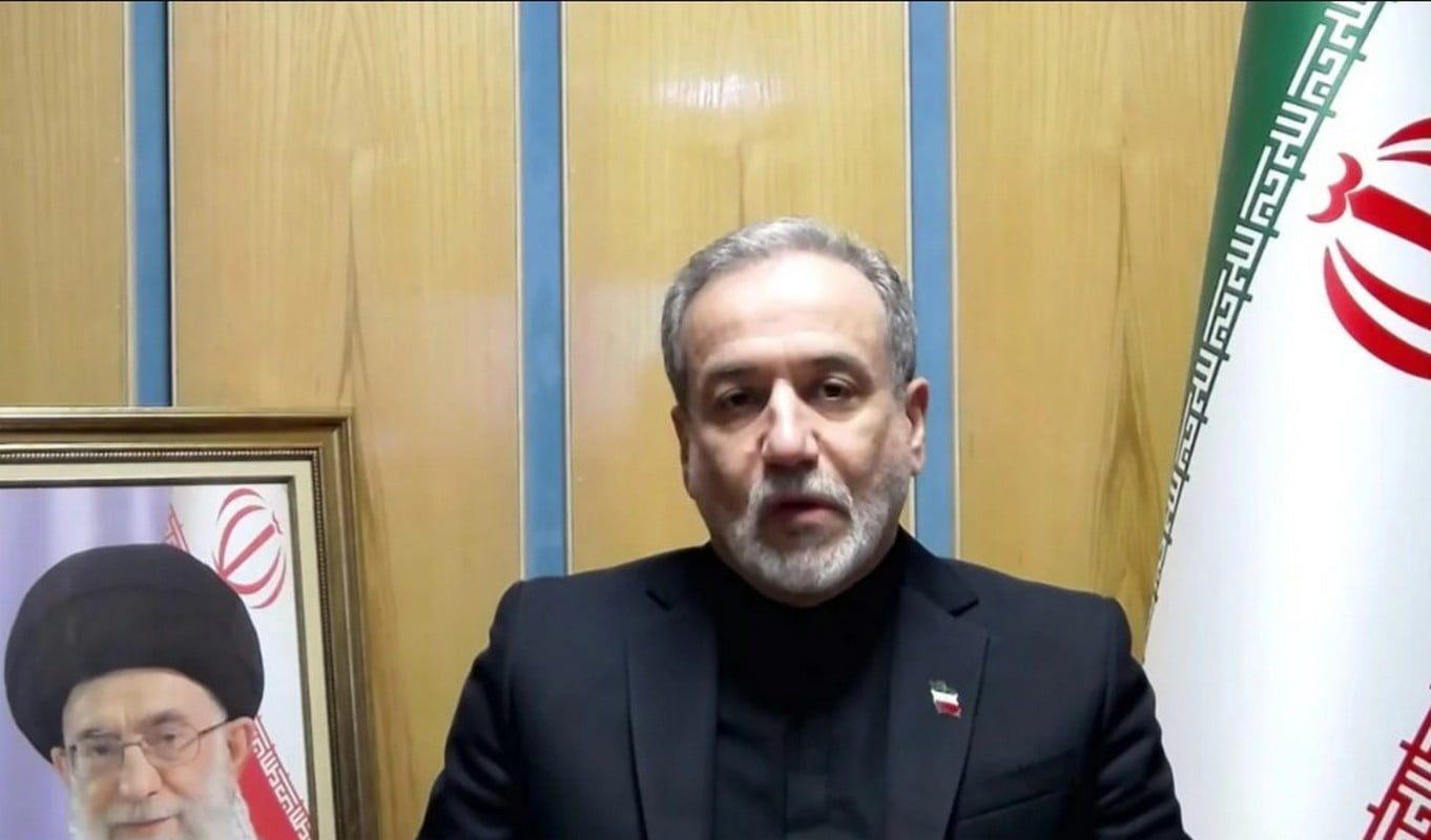 Αμπάς Αραγτσί: «Ηθική πτώση των ΗΠΑ» ο βομβαρδισμός γέφυρας – Αντίδραση στον Τραμπ για «επιστροφή στη Λίθινη Εποχή»