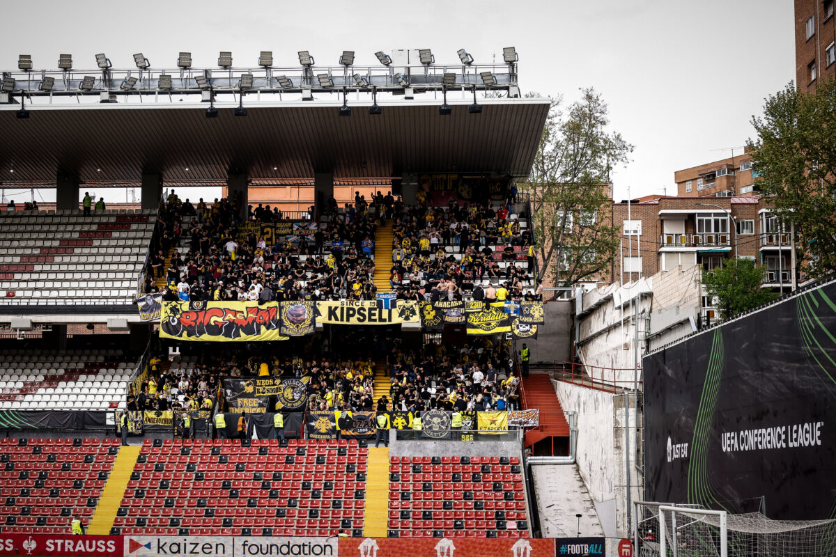 Ράγιο Βαγεκάνο – ΑΕΚ: Η κιτρινόμαυρη κερκίδα των φίλων της Ένωσης στο Βαγέκας
