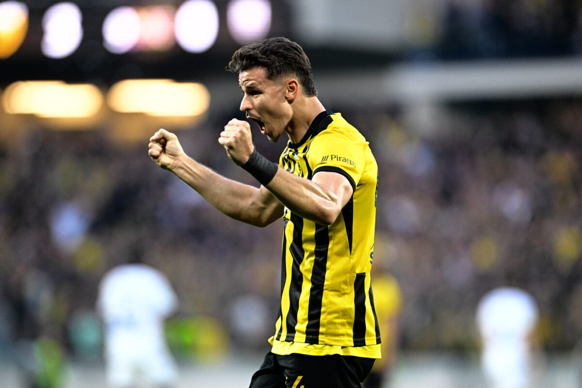 “Βαθμολογία πλέι οφ Super League: ΑΕΚ και Ολυμπιακός διεκδικούν το πρωτάθλημα – Δείτε στιγμιότυπα και γκολ”