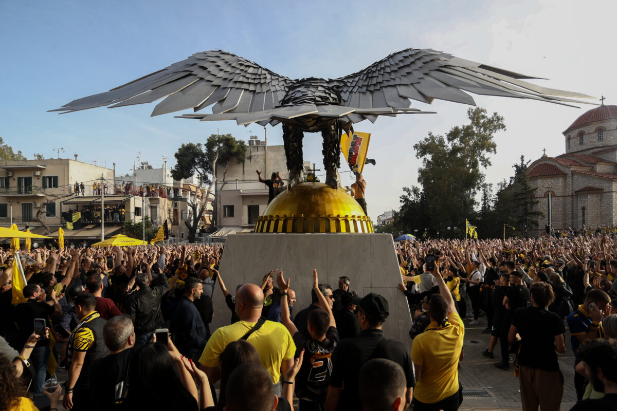 ΑΕΚ: Εκρηκτική ατμόσφαιρα από τους φιλάθλους στην τελική προπόνηση πριν το ντέρμπι με τον ΠΑΟΚ
