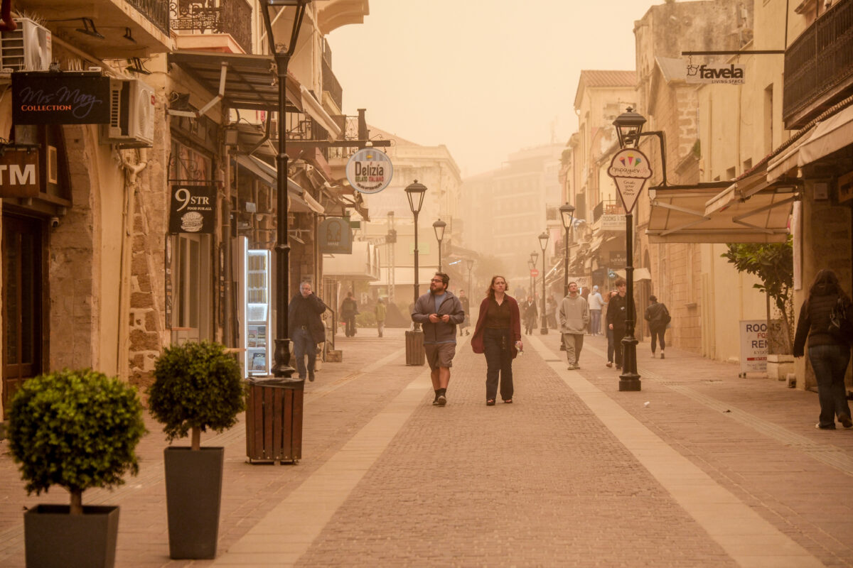Καιρός – Τσατραφύλλιας: Αφρικανική σκόνη και λασποβροχές συνοδεύουν την επιστροφή των εκδρομέων – Θερμοκρασία στους 25 βαθμούς
