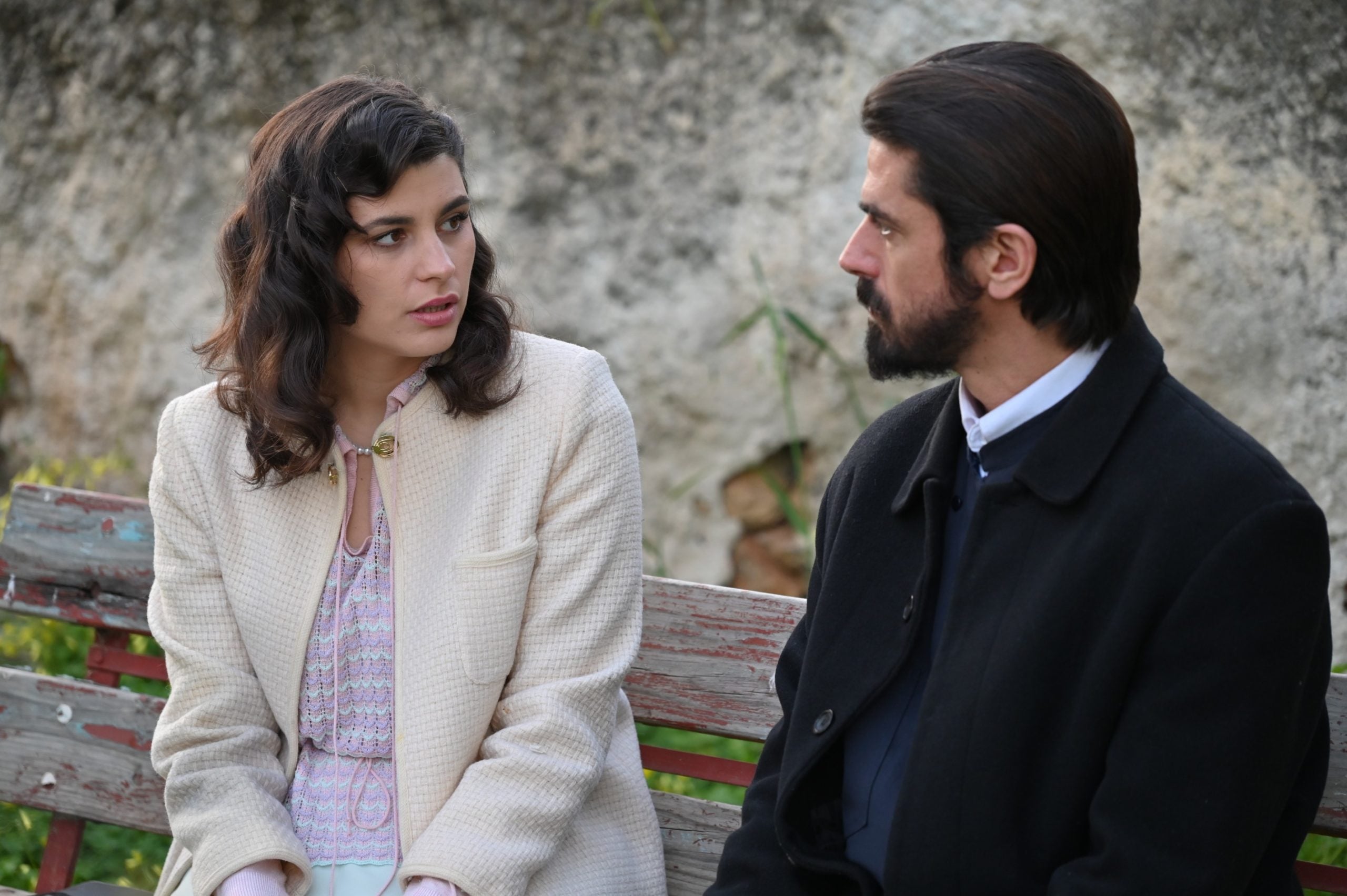 Άγιος Έρωτας: Η Χλόη δεν εγκαταλείπει την Ελένη