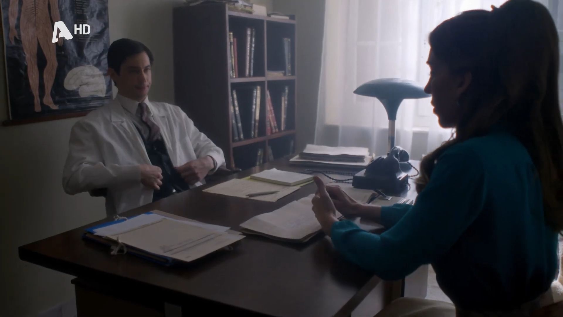 Άγιος Έρωτας | Η Ελένη αντιμέτωπη με τους κανόνες της κλινικής