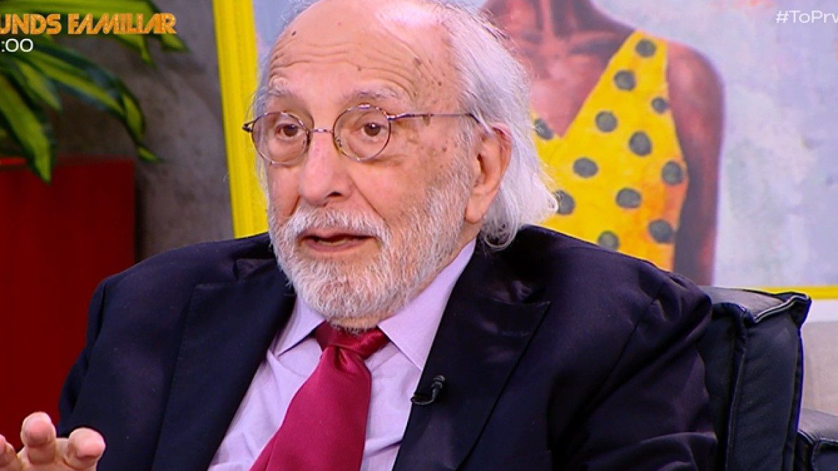 Αλέξανδρος Λυκουρέζος: «Είμαι 92 και δραστήριος» – Η εξομολόγηση για τη σχέση με τη σύντροφό του