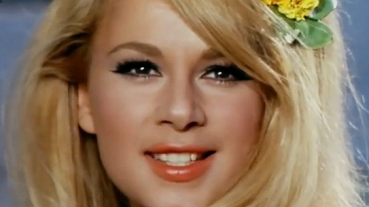 Αλίκη Βουγιουκλάκη: Συγκλονίζουν τα λόγια που εκμυστηρεύτηκε στον γιατρό της πριν φύγει από τη ζωή