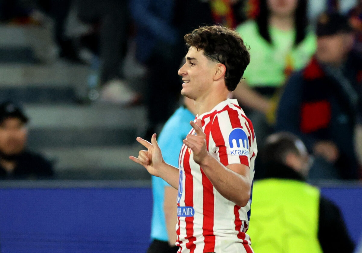 Μπαρτσελόνα – Ατλέτικο Μαδρίτης: Εκπληκτικό γκολ του Άλβαρες από απευθείας φάουλ, με δέκα παίκτες οι Καταλανοί