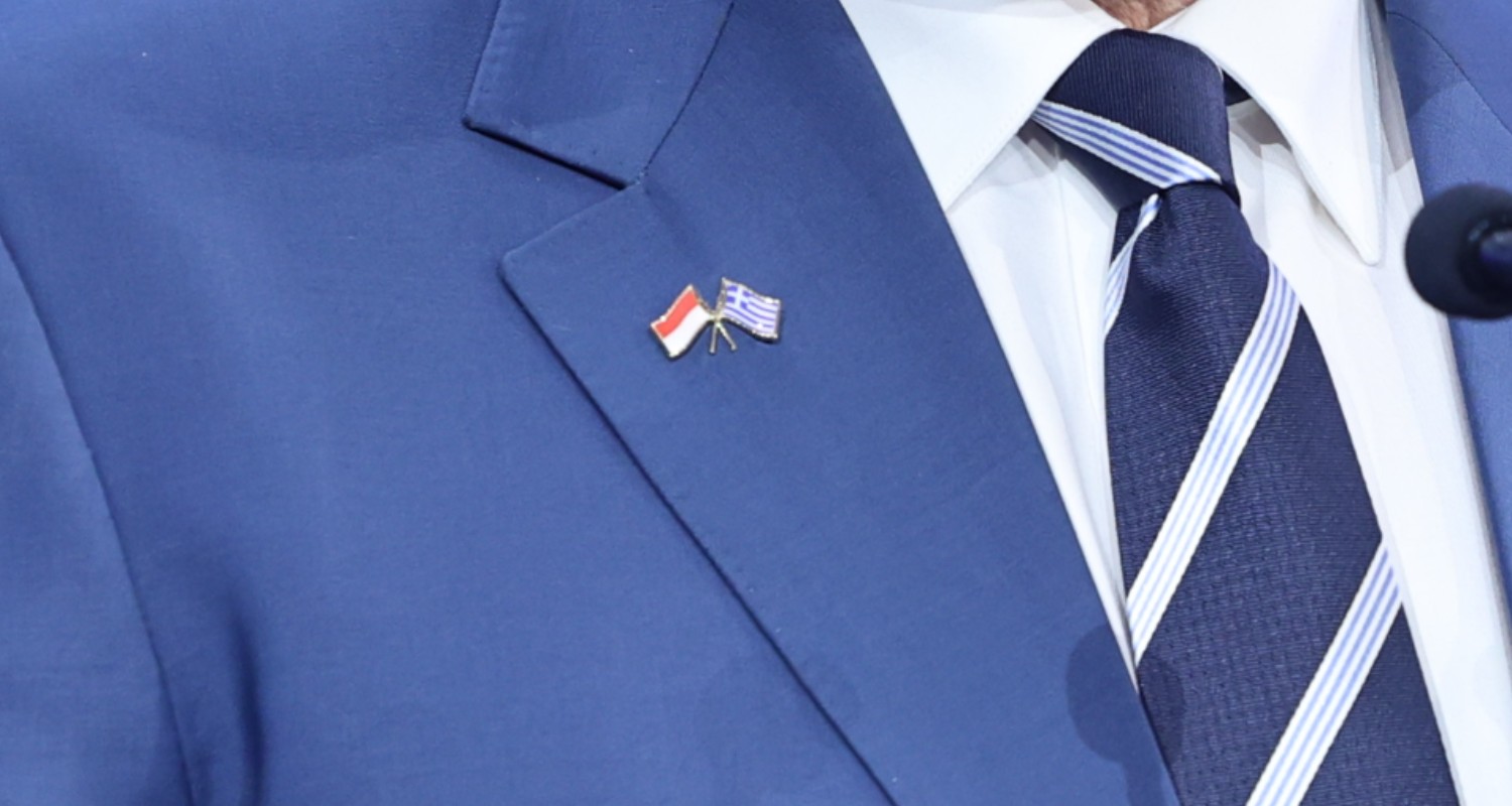 Πρίγκιπας Αλβέρτος: Με καρφίτσες στο πέτο τις σημαίες Μονακό και Ελλάδας, μίλησε στο Φόρουμ Δελφών