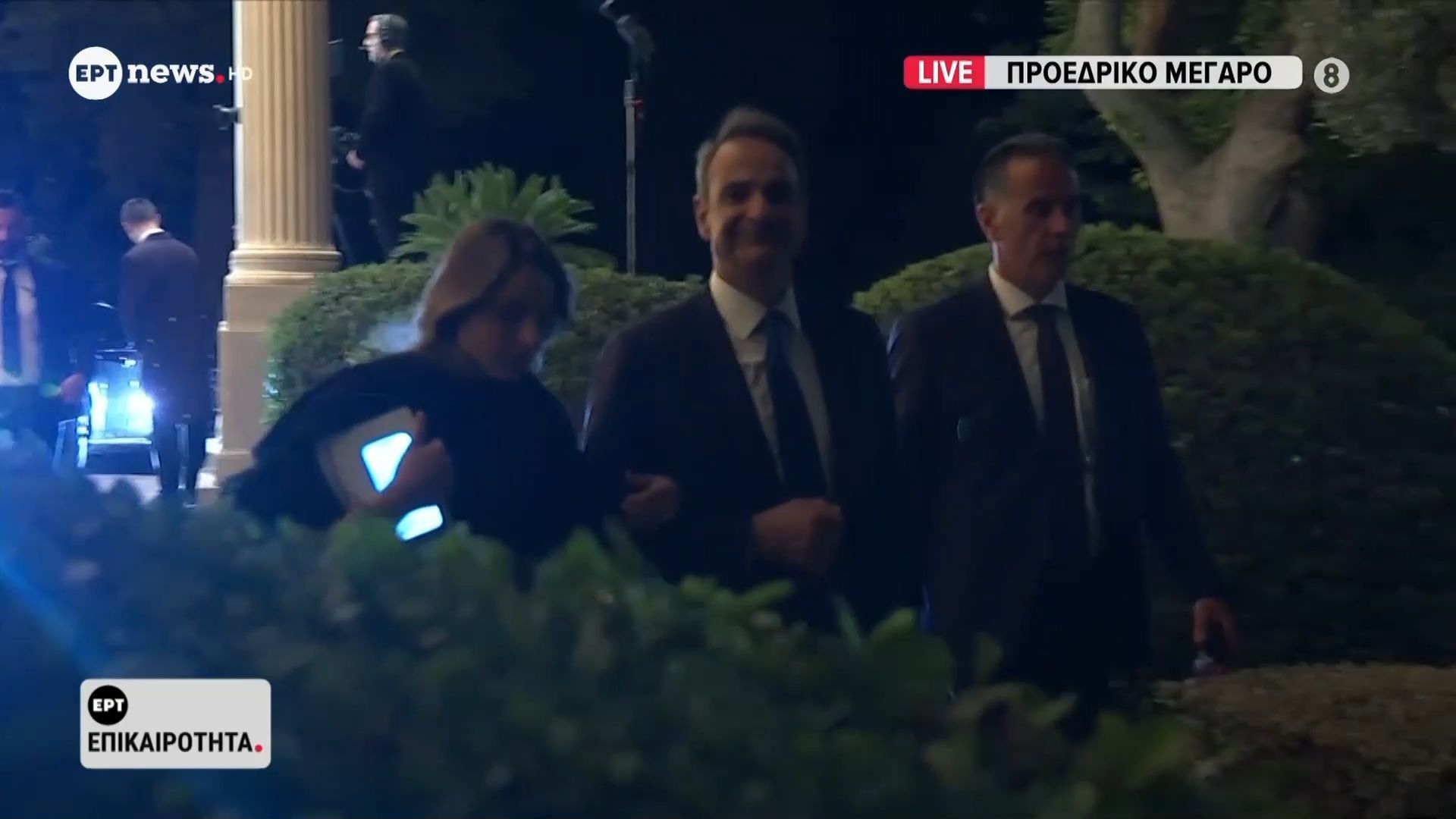 Αναχωρεί από το Προεδρικό Μέγαρο ο Πρωθυπουργός