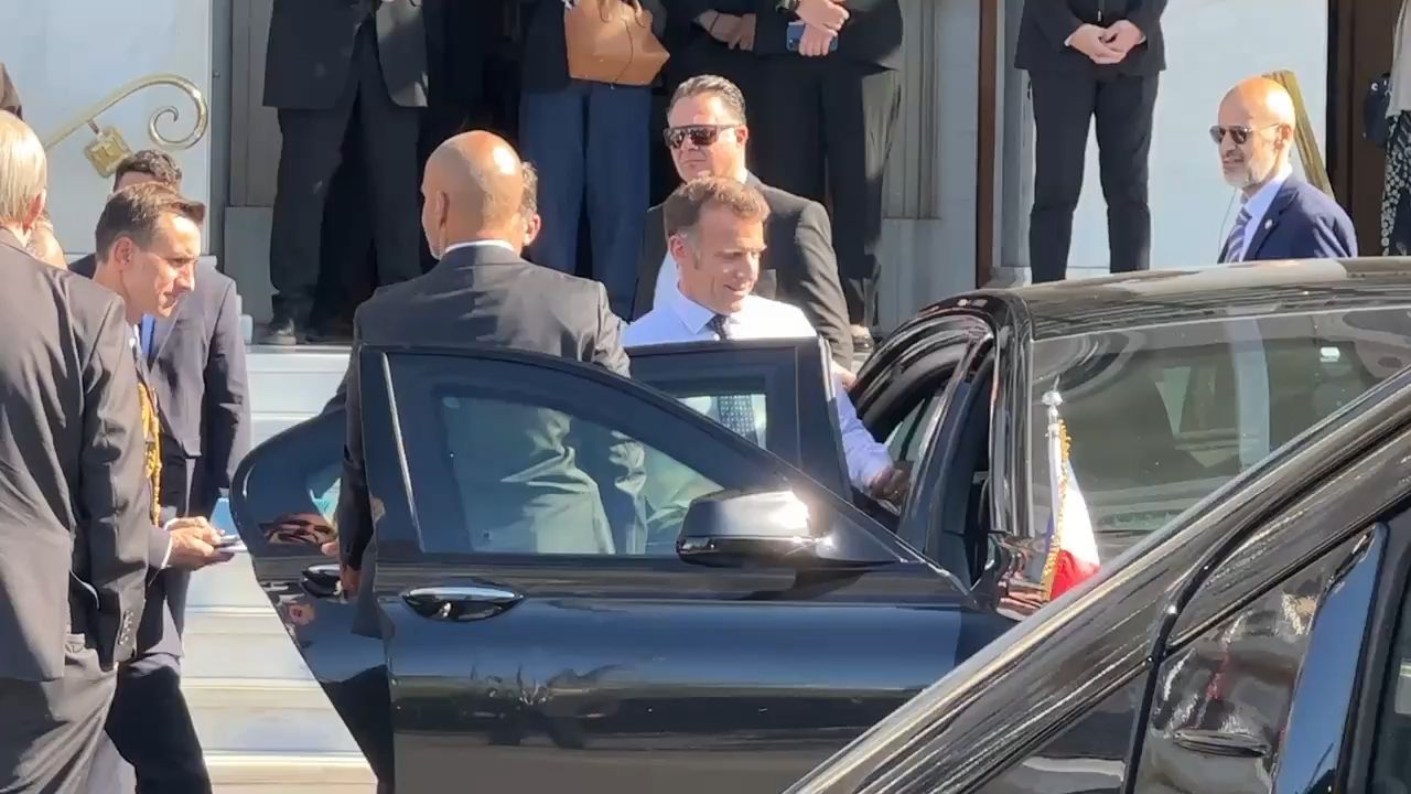 Αναχώρηση Μακρόν για Μεγάλη Βρετάνια