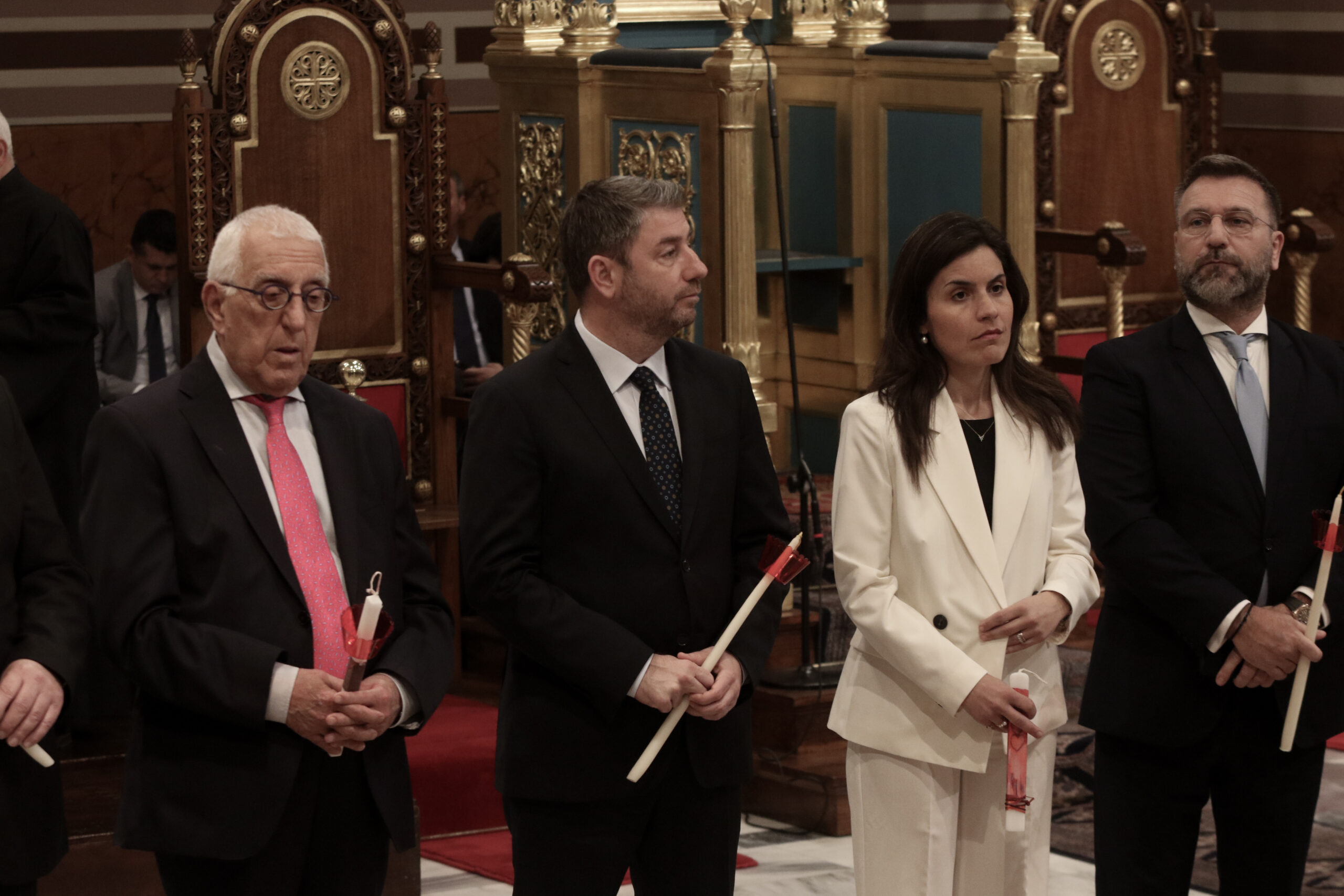 Ανάσταση: Με ευλάβεια το «Χριστός Ανέστη» σε Αθήνα και Θεσσαλονίκη – Το μήνυμα του Ιερώνυμου για γαλήνη