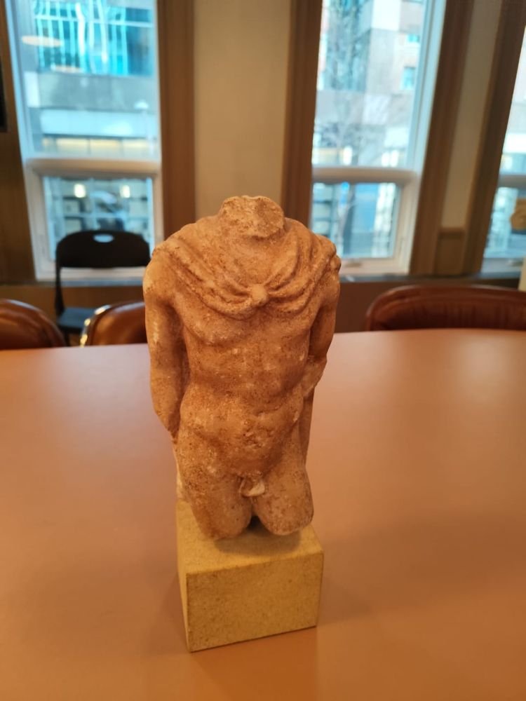 Πέντε αρχαία έργα τέχνης επέστρεψαν στην Ελλάδα – Βρίσκονταν στην κατοχή της οικογένειας Richard και Mary L. Gray