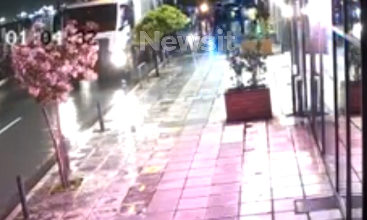 Θεσσαλονίκη: Συγκλονιστικό βίντεο από τη διάσωση άστεγου που παγιδεύτηκε στην πρέσα απορριμματοφόρου