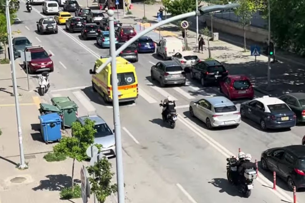 Κοζάνη: «Γέφυρα ζωής» για 5χρονο αγοράκι με κρανιοεγκεφαλικές κακώσεις – Έφτασε από τα Μάλγαρα στο Ιπποκράτειο σε 18 λεπτά