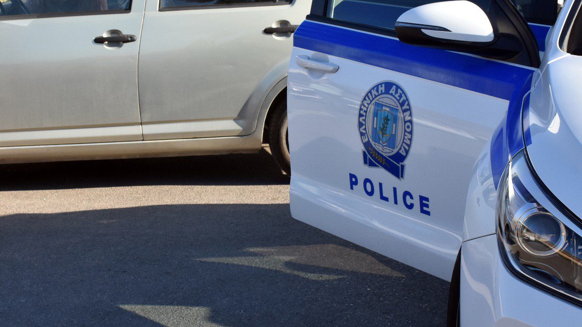 Σάλος με τη σύλληψη εγγονής πρώην υπουργού στο Σύνταγμα – Τα ναρκωτικά και η έρευνα