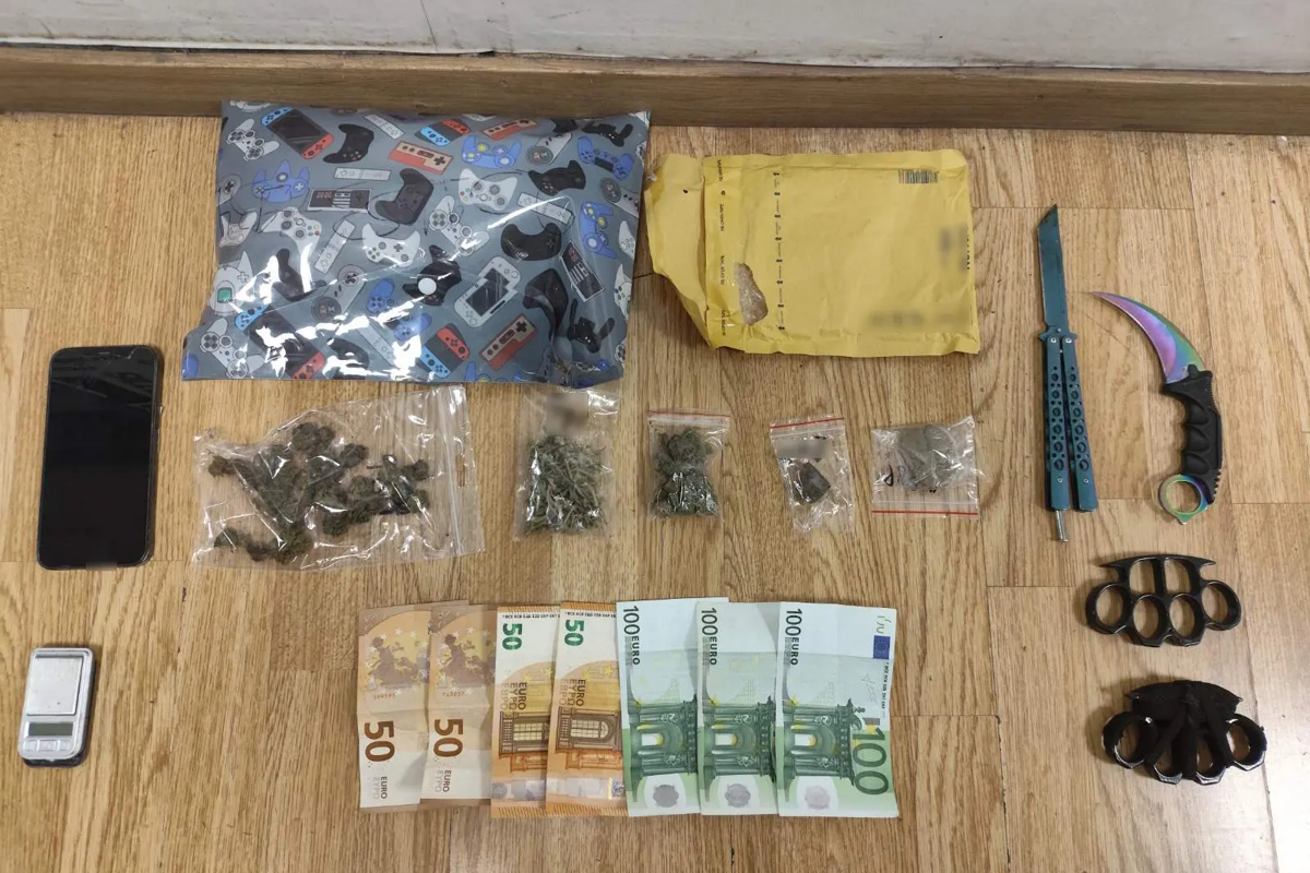 Αθήνα: Συνελήφθη 19χρονος που επιχείρησε να εισάγει κάνναβη με δέμα για πώληση