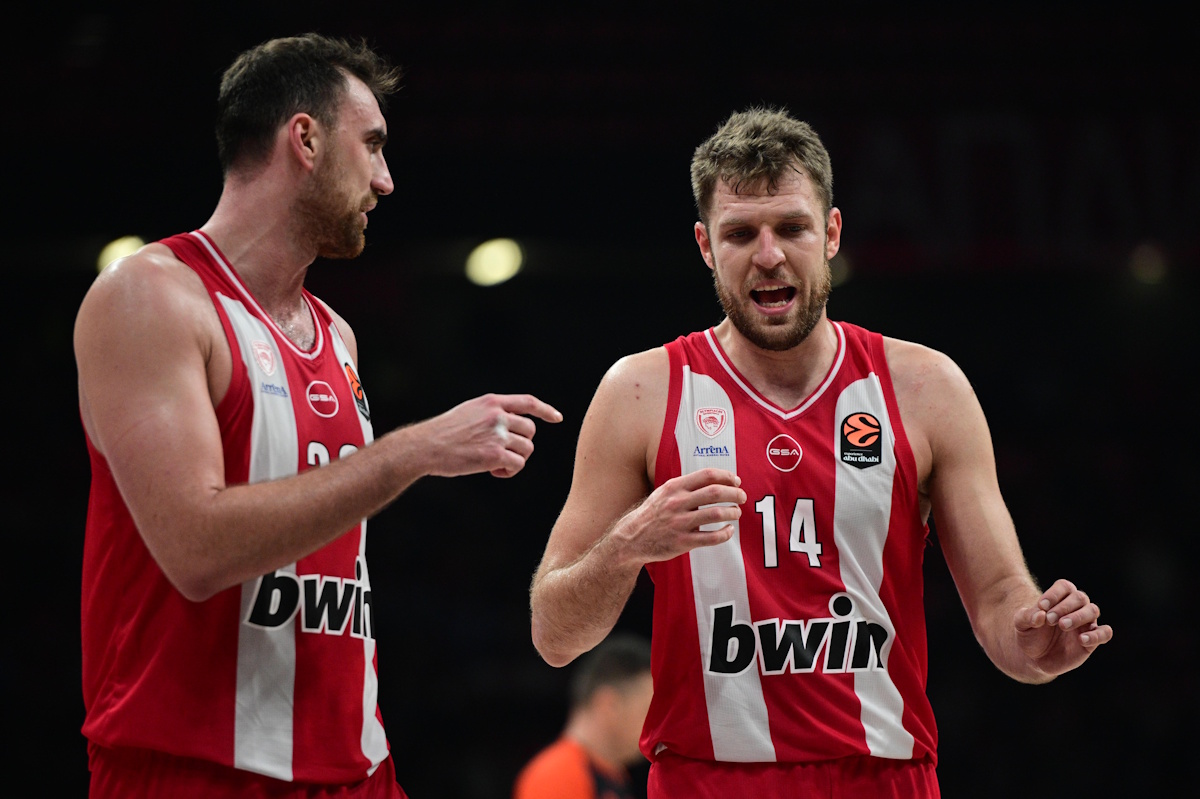 Σάσα Βεζένκοφ και Νίκολα Μιλουτίνοφ στην κορυφαία πεντάδα της Euroleague
