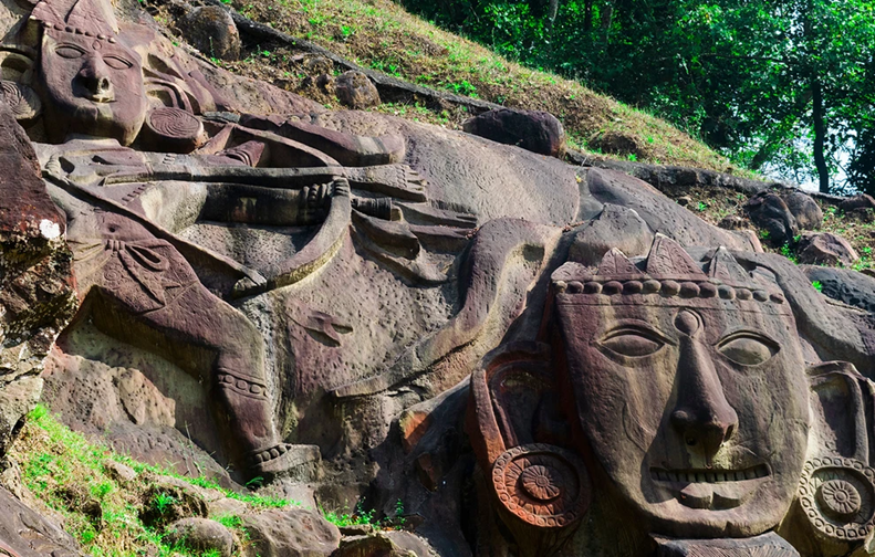 Ουνάκοτι: Το αινιγματικό πέτρινο ιερό της Ινδίας