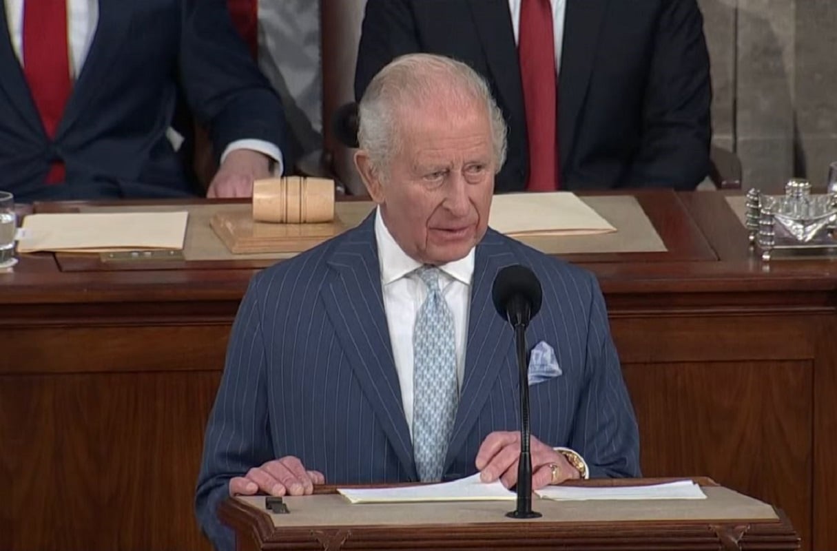 Ο Βασιλιάς Κάρολος στο Κογκρέσο: «Διαφωνούμε συχνά, αλλά βρίσκουμε κοινό δρόμο» – Η αναφορά στη μητέρα του και τα πιο «χαλαρά» σημεία της ομιλίας του