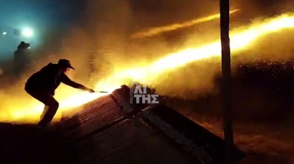 Home 109 Ρουκετοπόλεμος στη Χίο: Θεαματικές στιγμές από την Ανάσταση