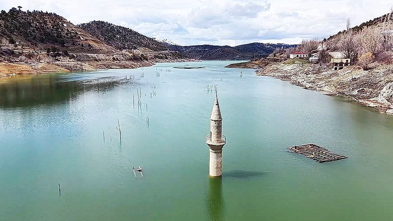 Χωριό βυθίζεται ολόκληρο από την βροχή