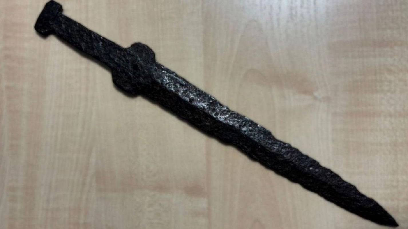 Βαρσοβία: Η αστυνομία εντόπισε αρχαίο ξιφίδιο 3.000 ετών σε αγορά