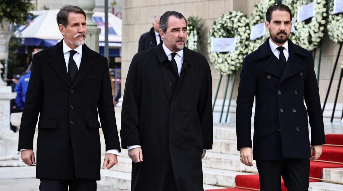 Παύλος, Νικόλαος, Φίλιππος και τα υπόλοιπα μέλη της οικογένειας απέκτησαν επίσημα το επώνυμο Ντε Γκρες
