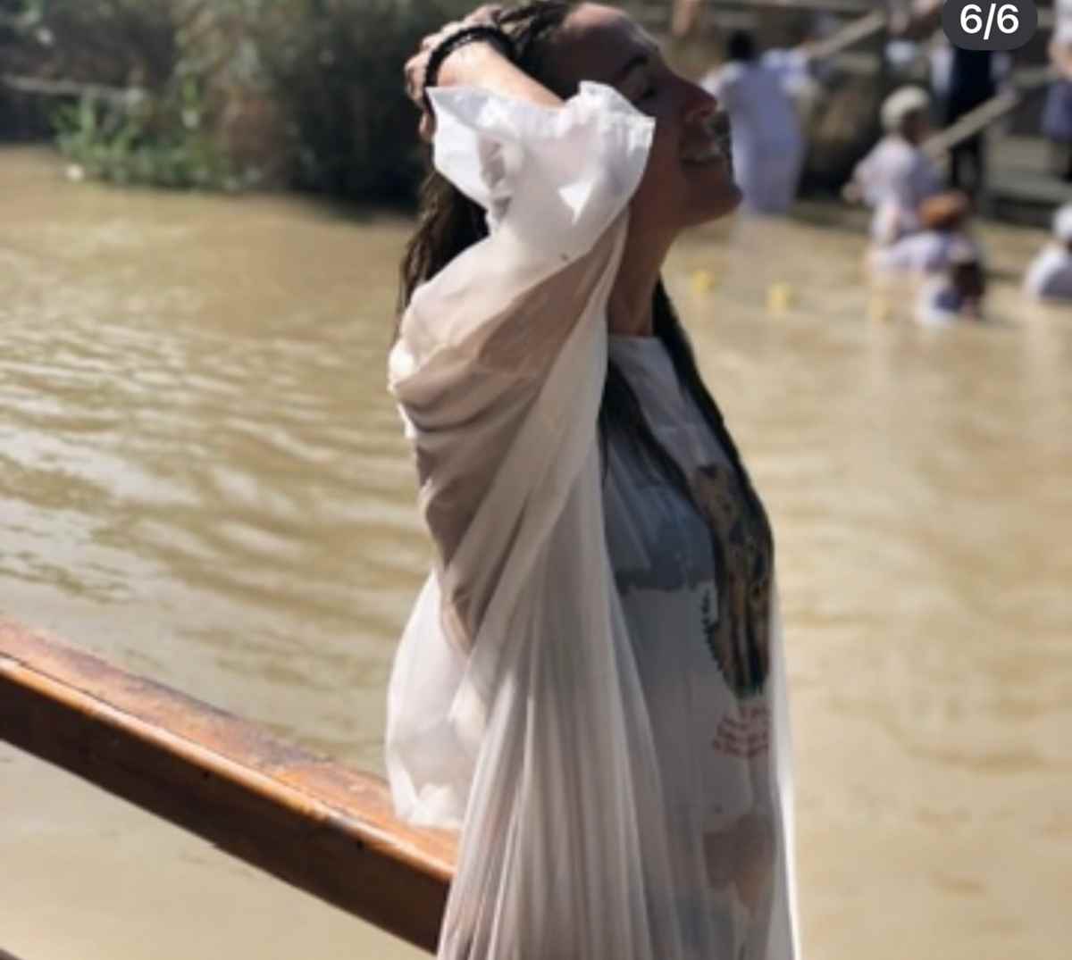 Πηγή Δεβετζή: Οι εικόνες από τη βάφτισή της στον Ιορδάνη Ποταμό – Συγκινεί η δημοσίευσή της 9 Πηγή Δεβετζή: Οι φωτογραφίες από τη βάφτισή της στον Ιορδάνη Ποταμό - Συγκλονίζει η ανάρτησή της