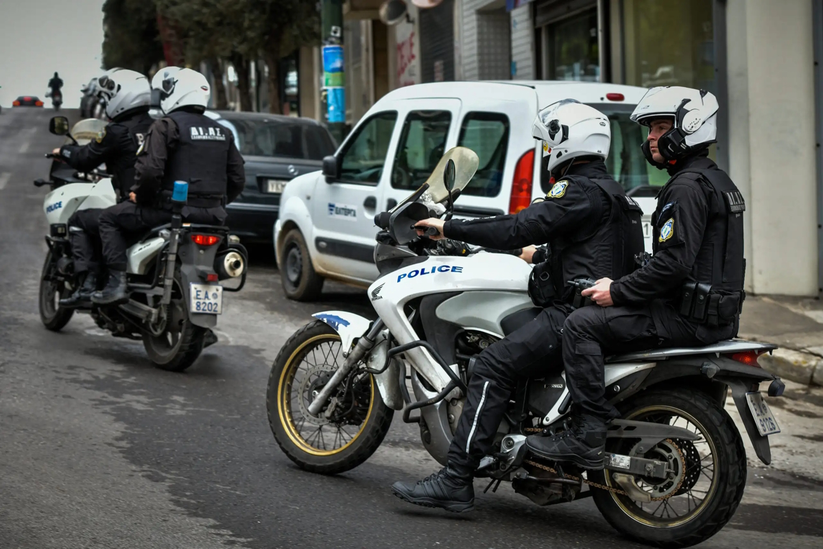 Καλλιθέα: Συνελήφθησαν καθηγήτρια και 17χρονος μαθητής με κάνναβη σε πάρκο