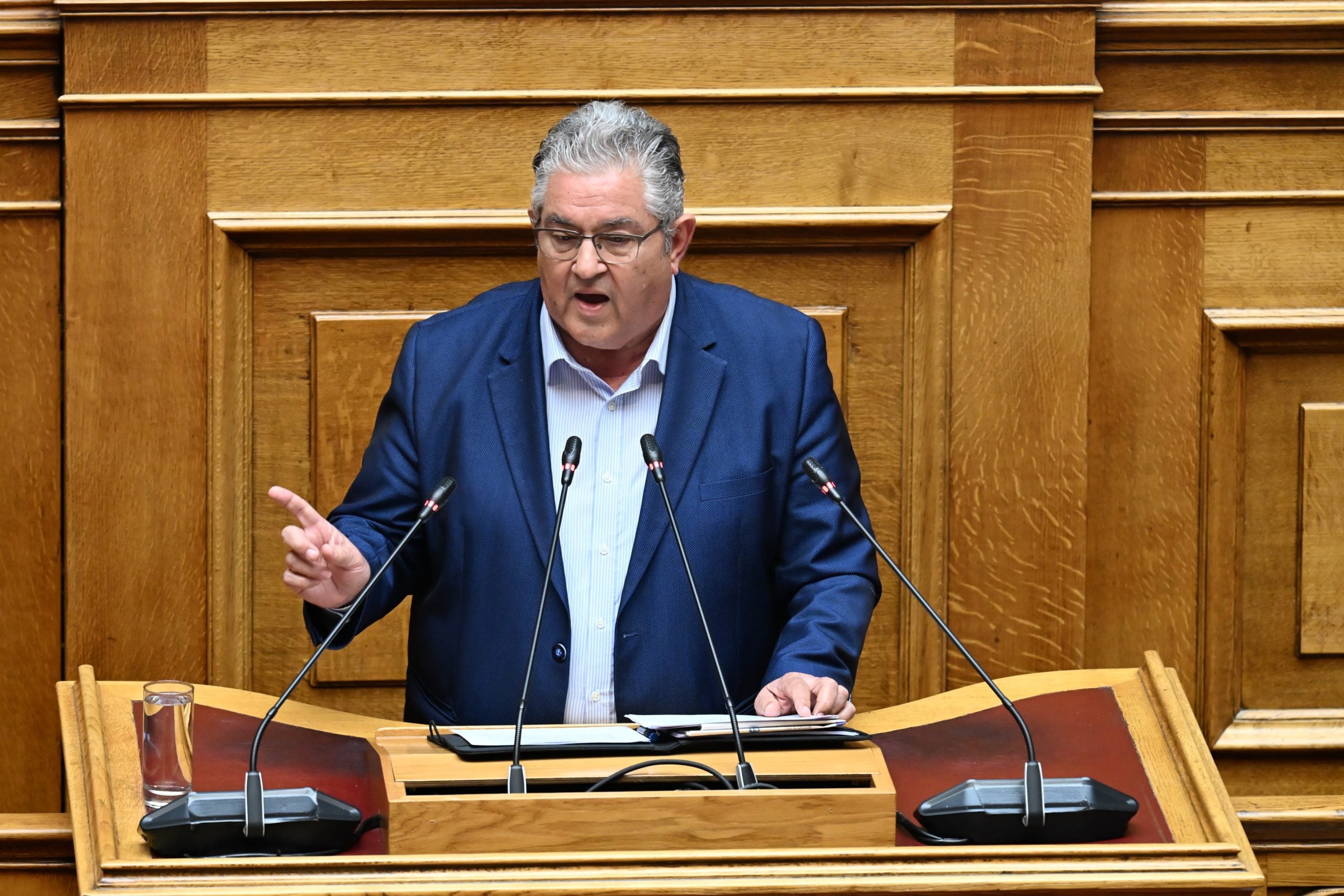 Κουτσούμπας στη Βουλή: «Η “κλεψύδρα” της ΝΔ τελειώνει – “Σικέ” η σύγκρουση με τα υπόλοιπα κόμματα»