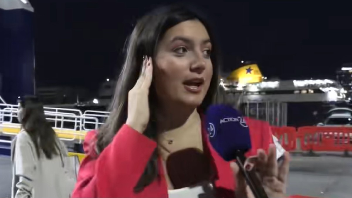 Βρήκαμε την πιο επίμονη δημοσιογράφο τηλεόρασης που κάνει γκάλοπ για το Πάσχα στο λιμάνι του Πειραιά