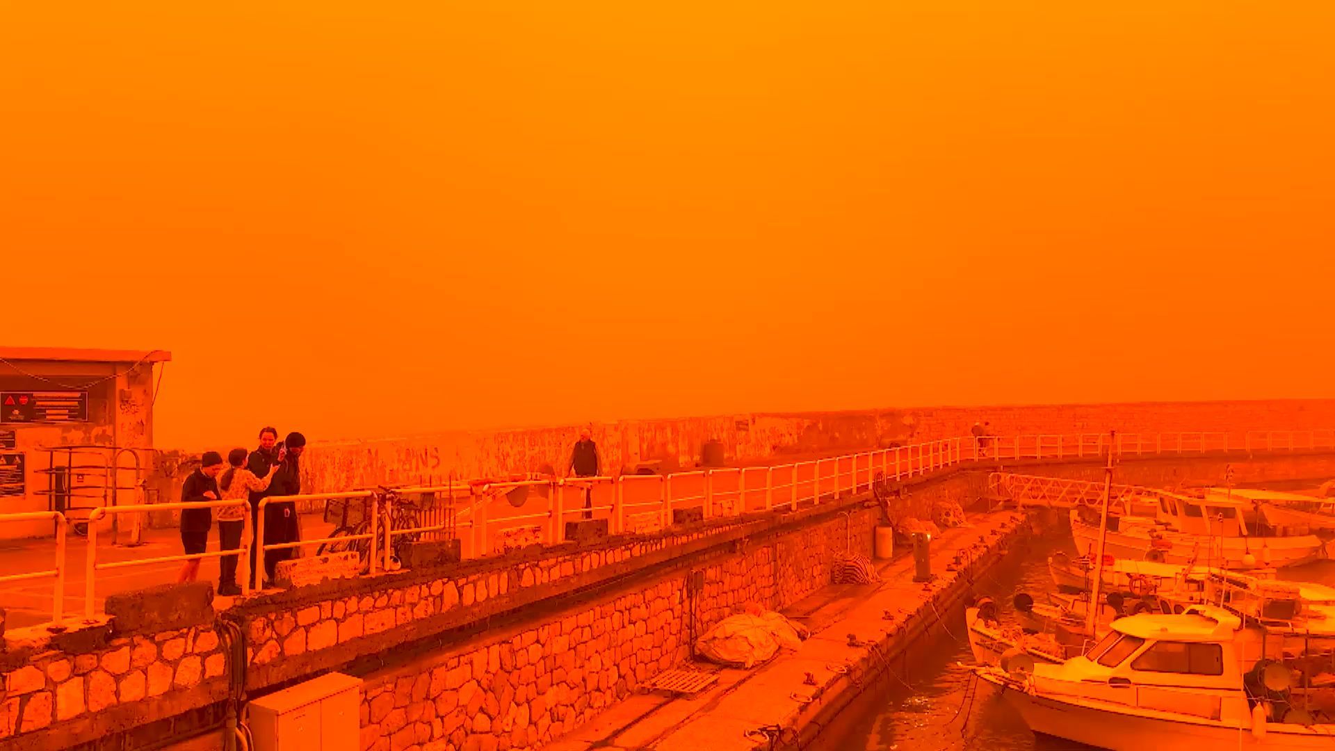 “Απόκοσμο” σκηνικό στην Κρήτη από τη μεταφορά αφρικανικής σκόνης