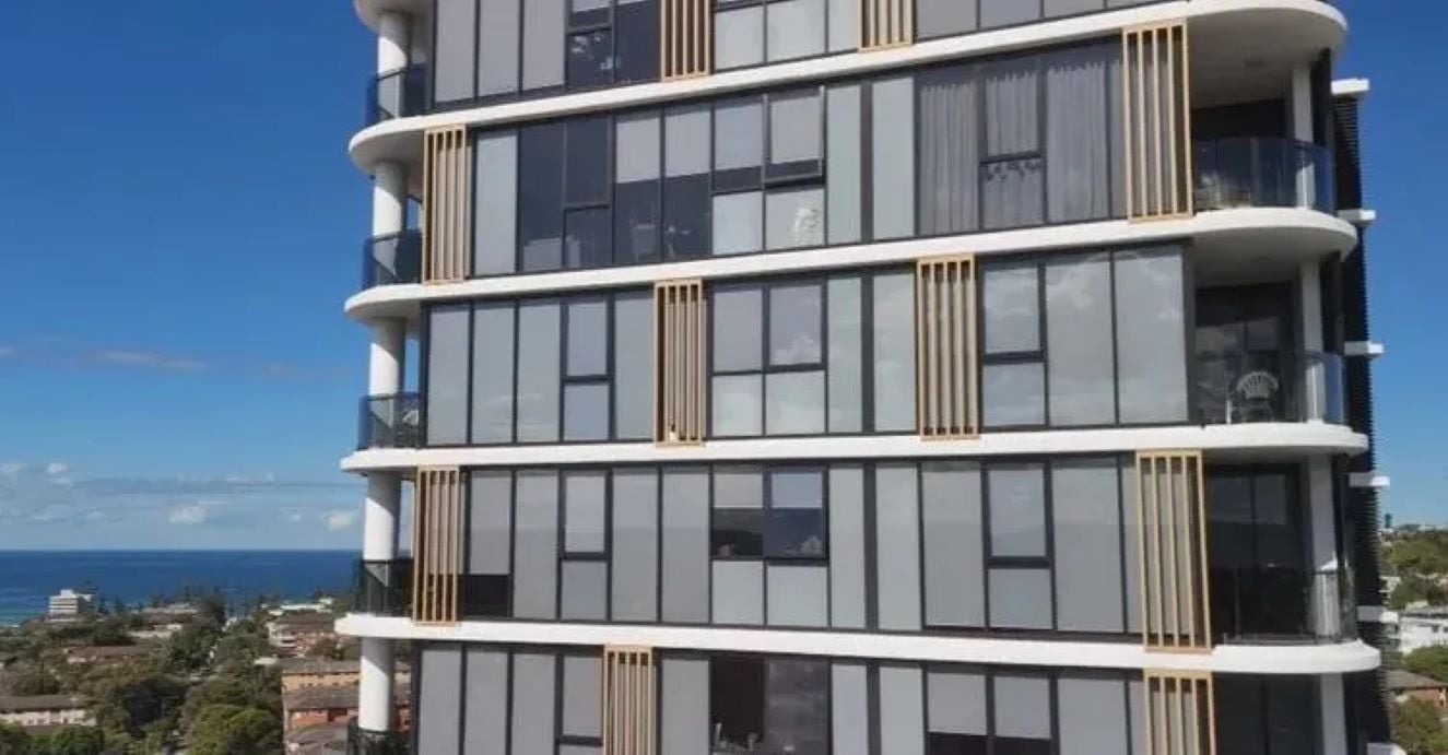 Αυστραλία: Drone ανακάλυψε χαμένο σκύλο παγιδευμένο σε περβάζι μπαλκονιού στον 13ο όροφο – Δείτε το βίντεο της διάσωσης