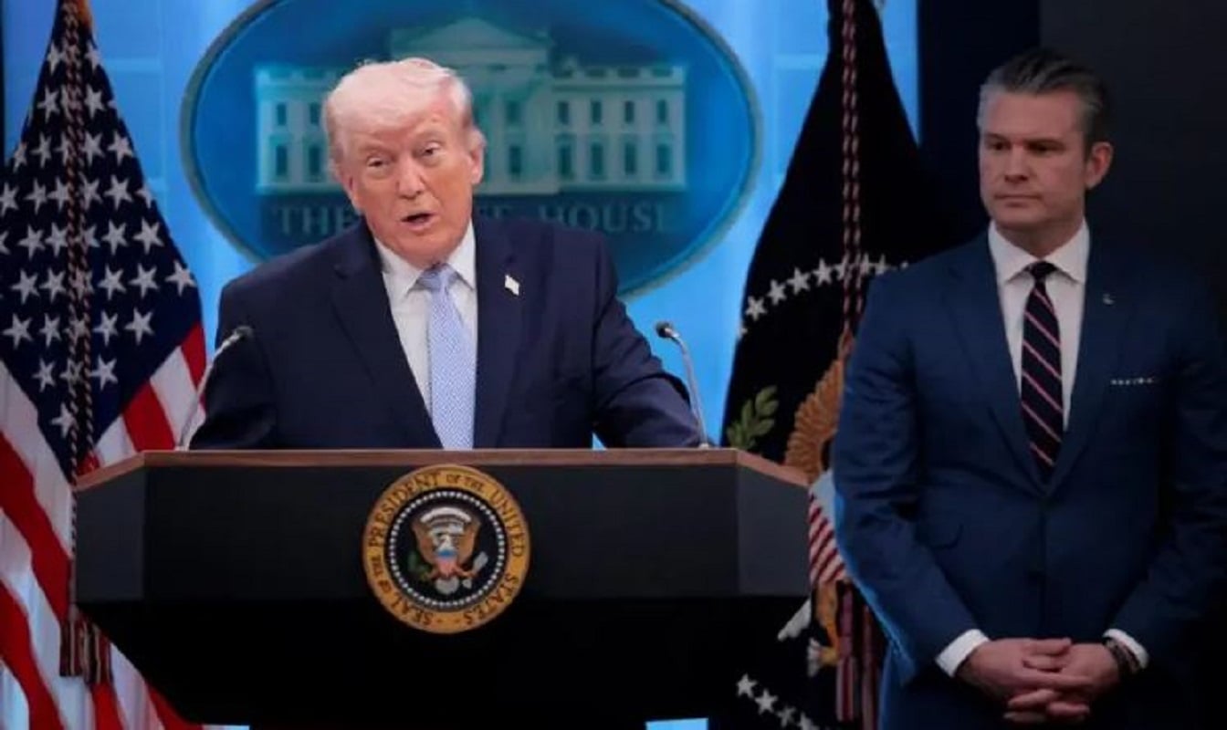 Τραμπ: Ο πιλότος αιμόφυρτος διέφυγε από τα βουνά – Γιγαντιαία επιχείρηση διάσωσης με 155 αεροσκάφη