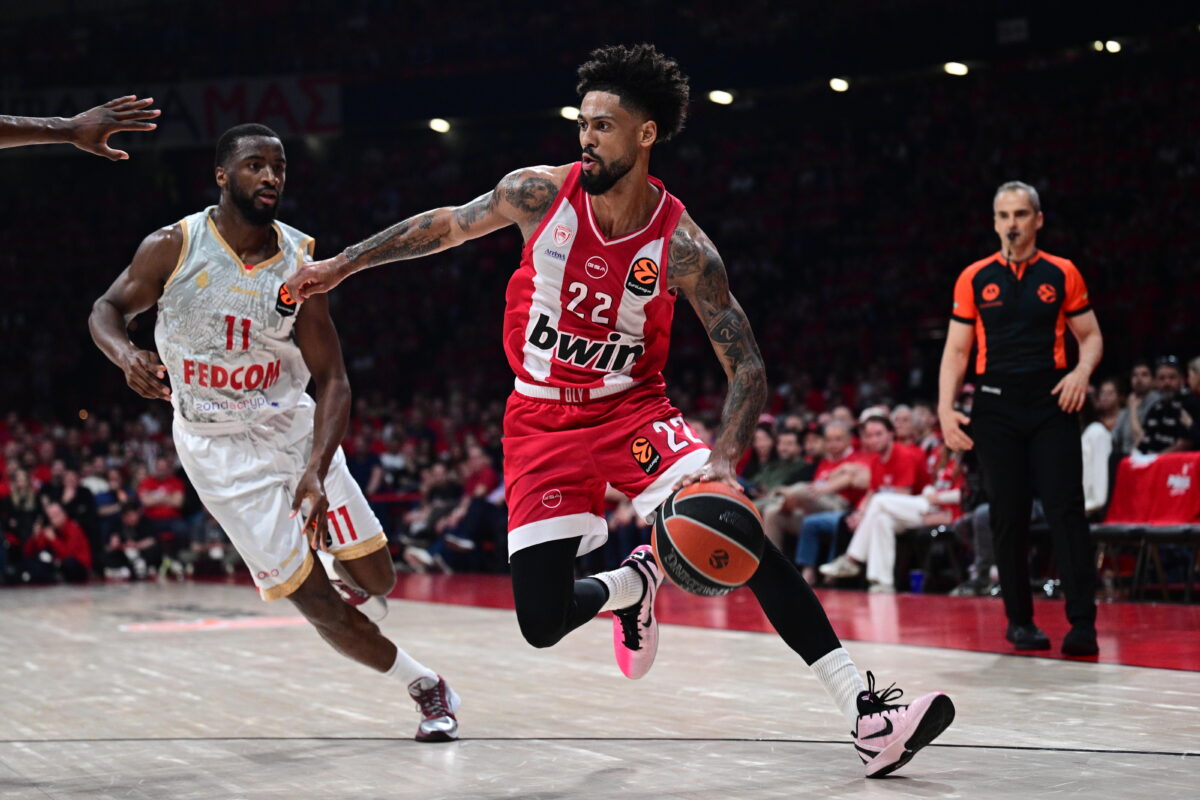 Ολυμπιακός: Ο Ντόρσεϊ απουσίασε από το 4ο δεκάλεπτο του αγώνα με τη Μονακό, λόγω πόνου στο αριστερό πόδι