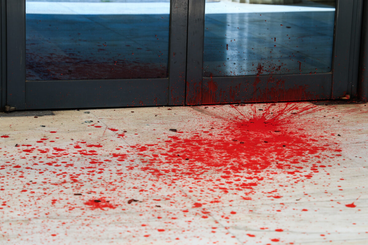 Εφετείο Αθηνών: Η Ένωση Διοικητικών Δικαστών καταγγέλλει την «ανεπάρκεια ασφαλείας» μετά την επίθεση με κόκκινη μπογιά