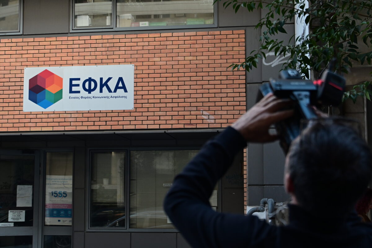 Κεραμεικός: Άνδρας πυροβόλησε στον ΕΦΚΑ και διέφυγε – Ένας τραυματίας αναφέρεται