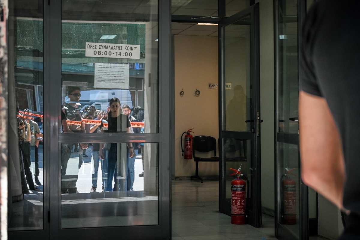 «Θα δείτε αύριο τι θα πράξω» είχε προειδοποιήσει ο ηλικιωμένος για την επίθεση στον ΕΦΚΑ – «Ξαφνικά ακούσαμε κραυγές, “ελάτε πυροβόλησαν τον Νίκο”»