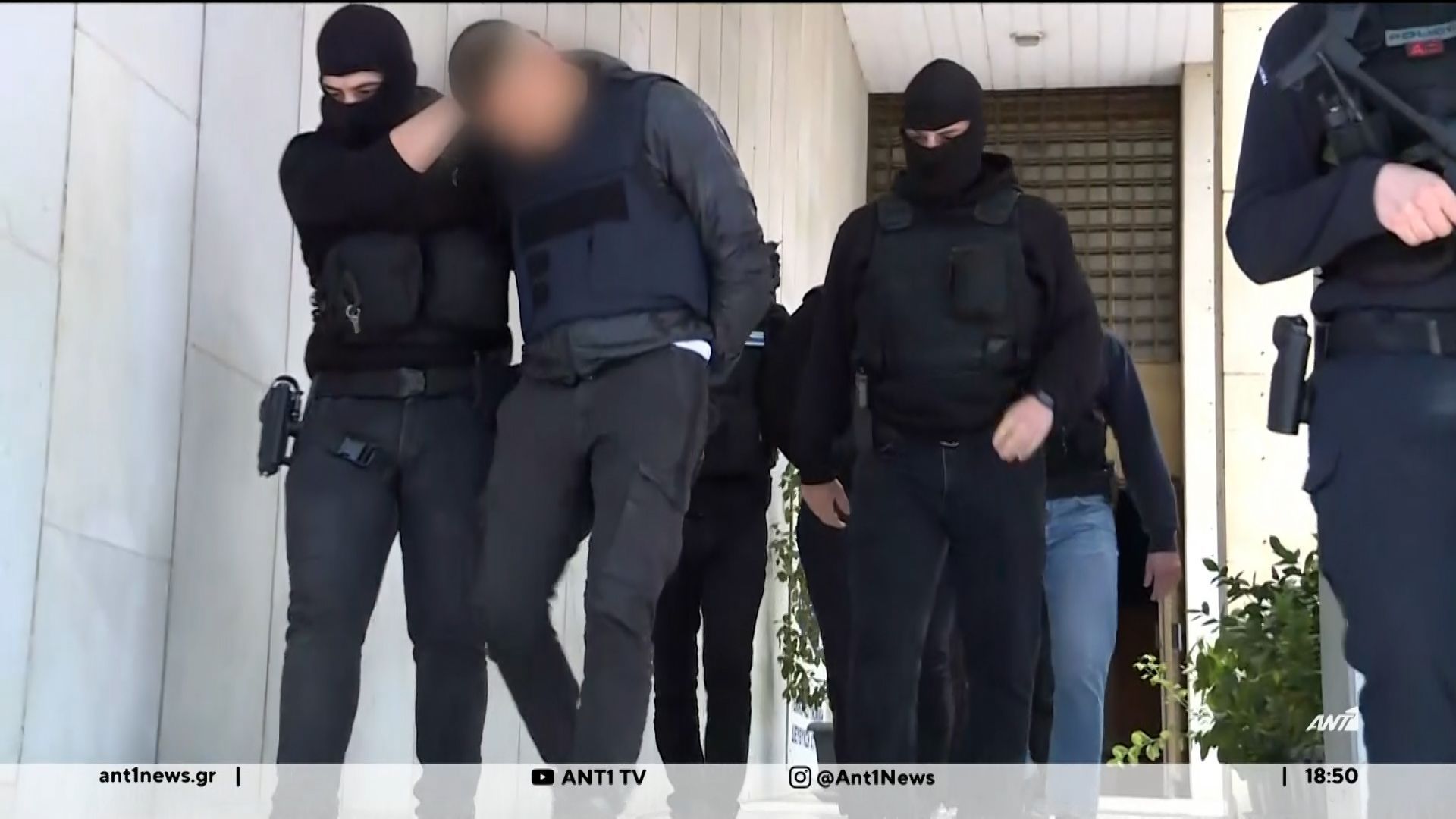 Έγκλημα αντιζηλίας: Ο 20χρονος φωτογράφισε το ματωμένο μαχαίρι
