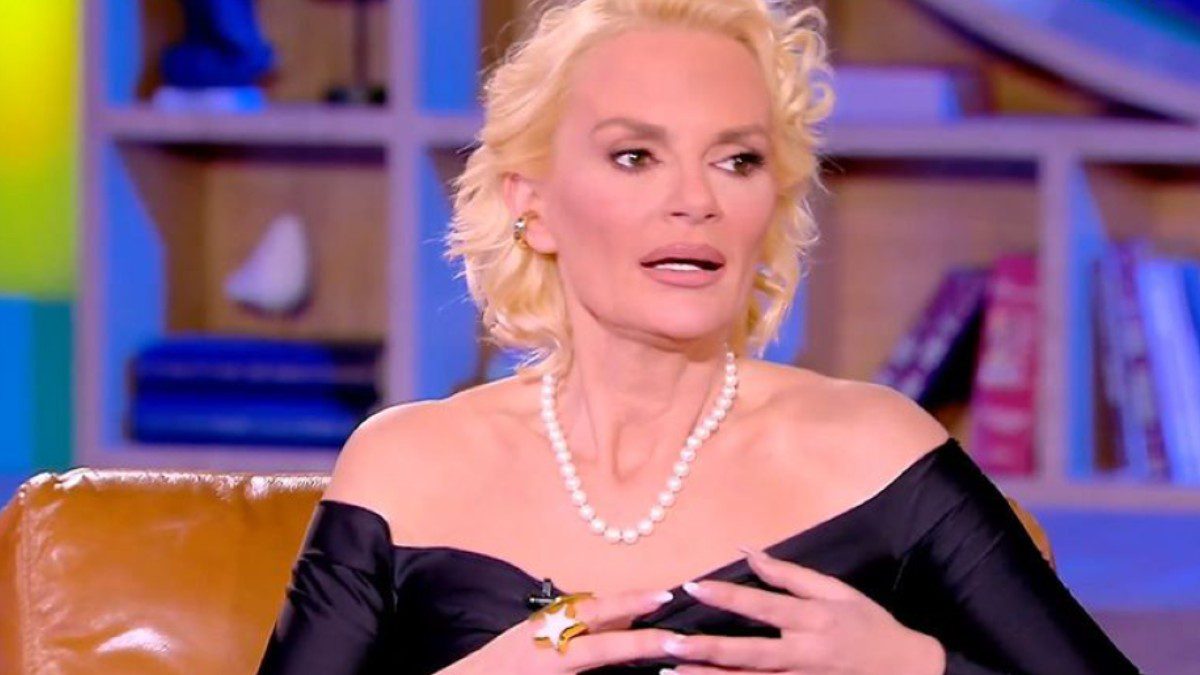 Η Έλενα Χριστοπούλου αποκαλύπτει: «Αποχώρησα για να μην καταστραφώ και να μην καταστραφούμε»