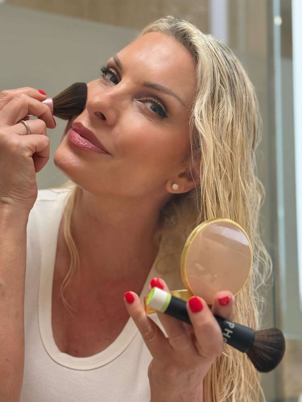 Ελένη μενεγάκη μαύροι κύκλοι