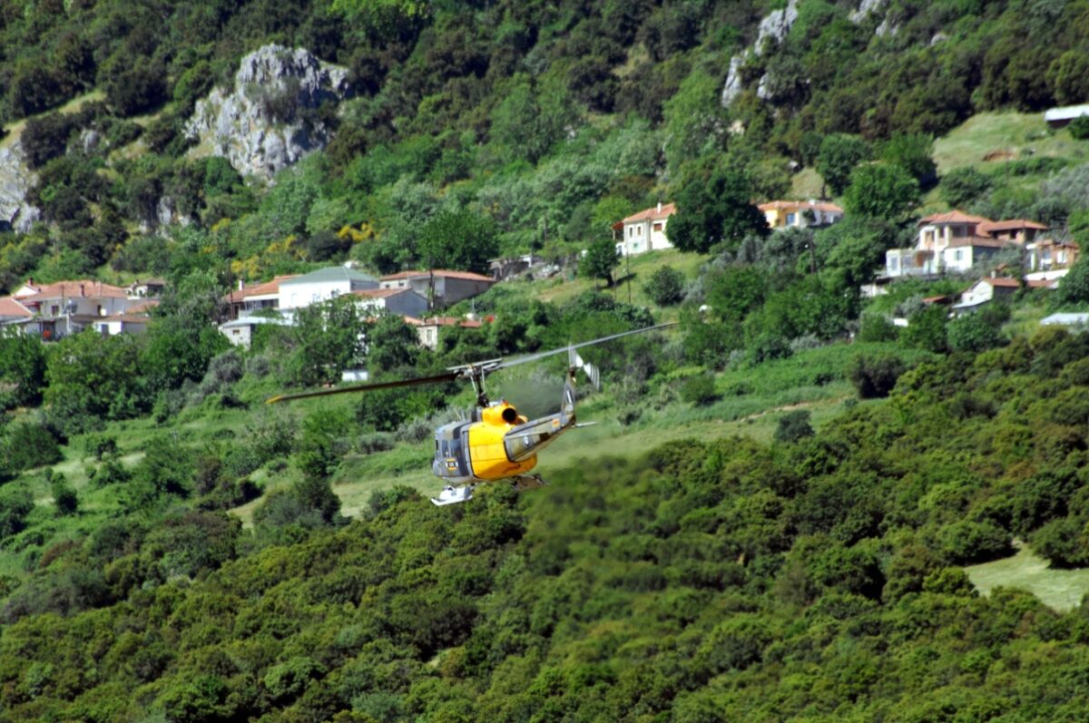Ικαρία: Η πυροσβεστική ανέσυρε τη σορό Γάλλου επισκέπτη από απομακρυσμένο σημείο