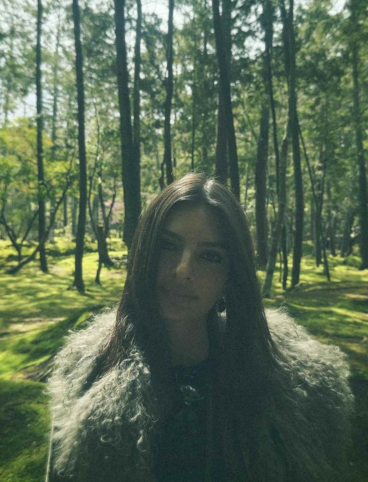 Έμιλι Ρατακόφσκι: Ποζάρει χωρίς μπλούζα και αναστατώνει το Instagram – Η εντυπωσιακή φωτογραφία 18 Έμιλι Ρατακόφσκι