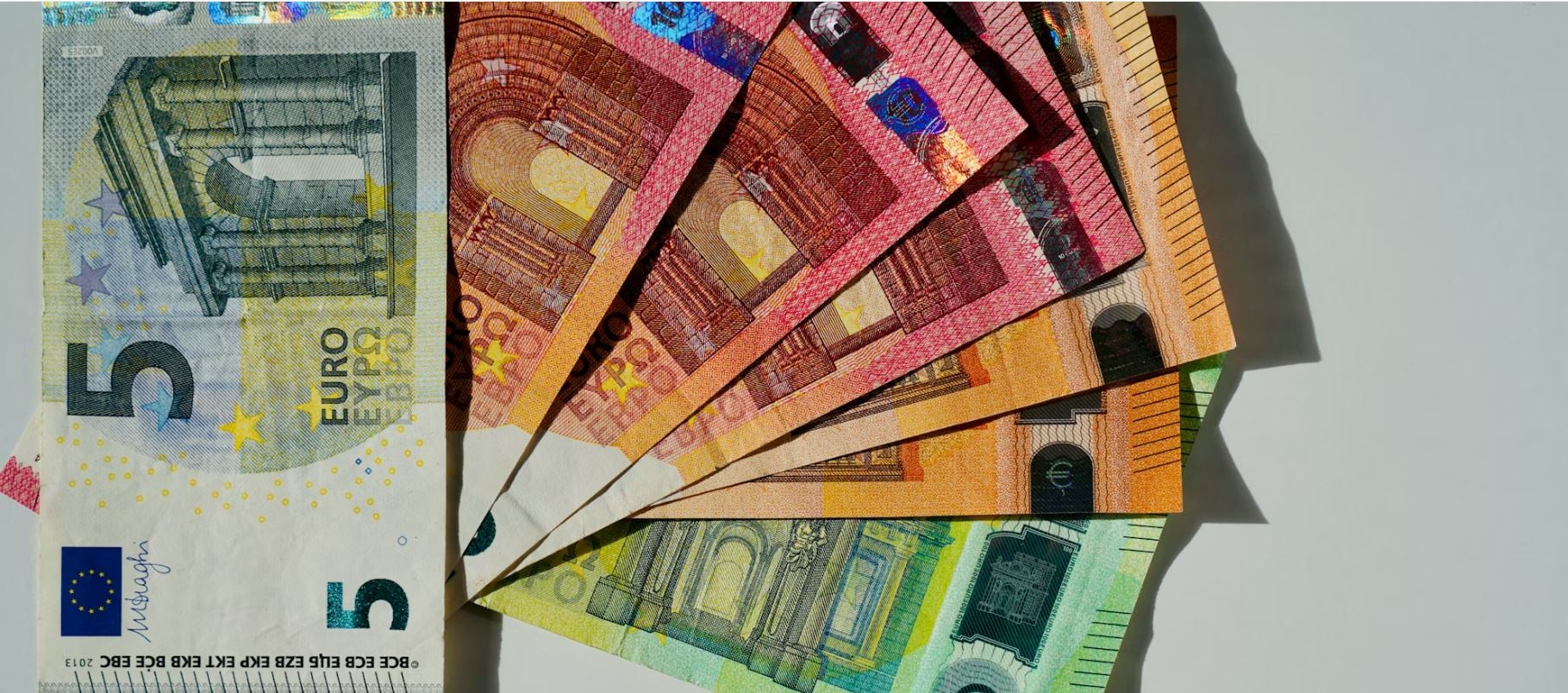 Home 100 Επίδομα ανεργίας έως 1.295 ευρώ: Νεότερες λεπτομέρειες για την πλήρη εφαρμογή