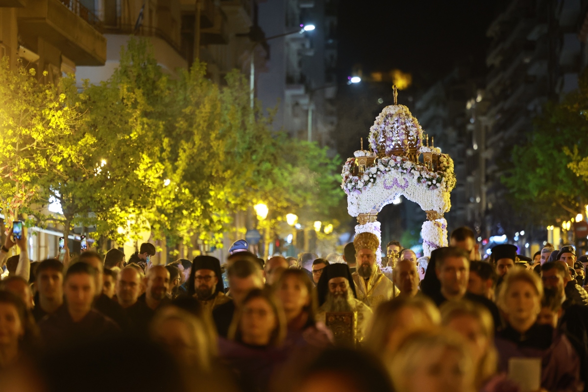 Καιρός: Νεφώσεις και βροχοπτώσεις στον Επιτάφιο, Ανάσταση με ψύχρα το Μεγάλο Σάββατο – Με λιακάδα το ψήσιμο την Κυριακή του Πάσχα