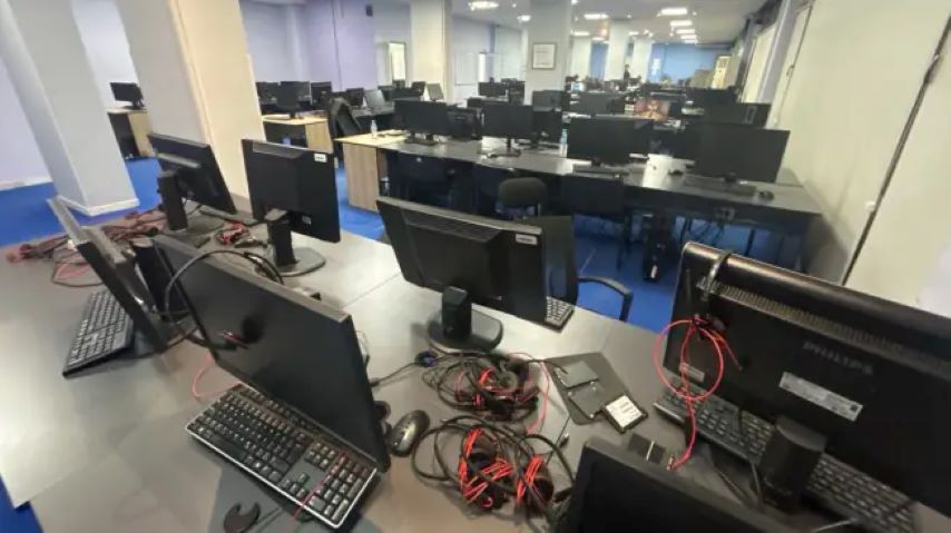 Αλβανία: Διαλύθηκε διεθνές δίκτυο «επενδυτικής απάτης» – Call centers στα Τίρανα «έκλεβαν» θύματα και στην Ελλάδα