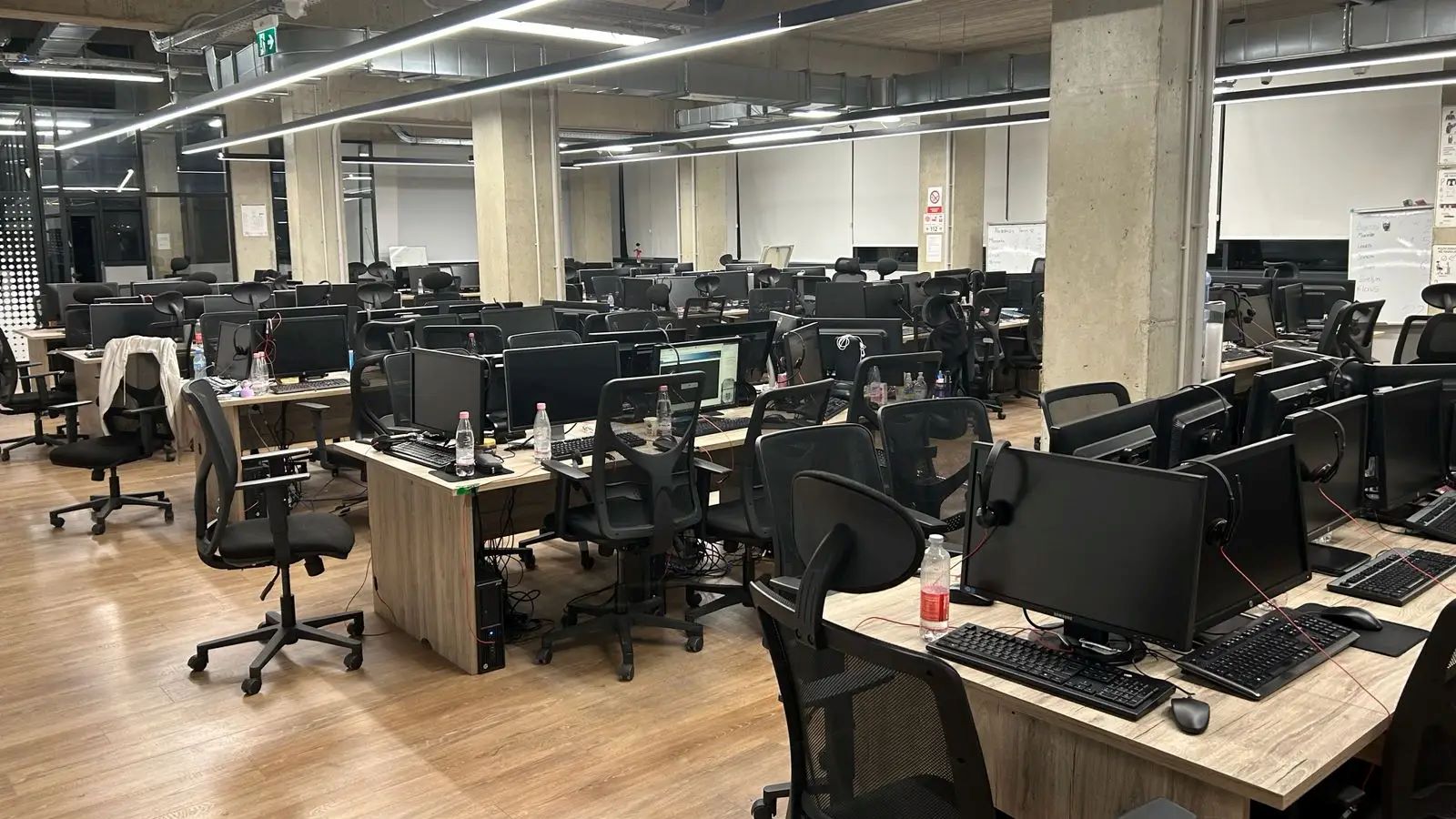 Αλβανία: Διαλύθηκε διεθνές δίκτυο «επενδυτικής απάτης» – Call centers στα Τίρανα «έκλεβαν» θύματα και στην Ελλάδα