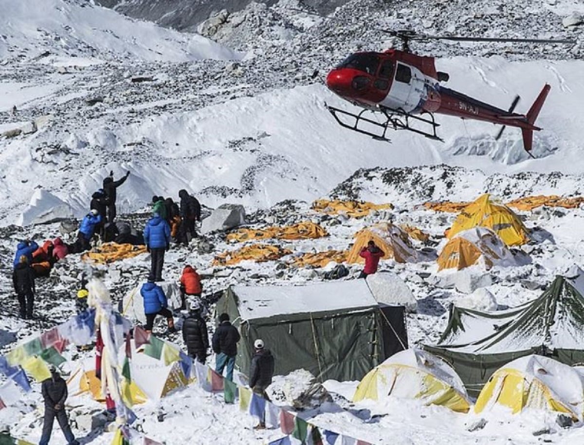Έβερεστ: Οδηγοί κατηγορούνται για δηλητηρίαση τουριστών σε «ψεύτικες» ελικοπτερικές διασώσεις – Πολυεκατομμυριούχος απάτη